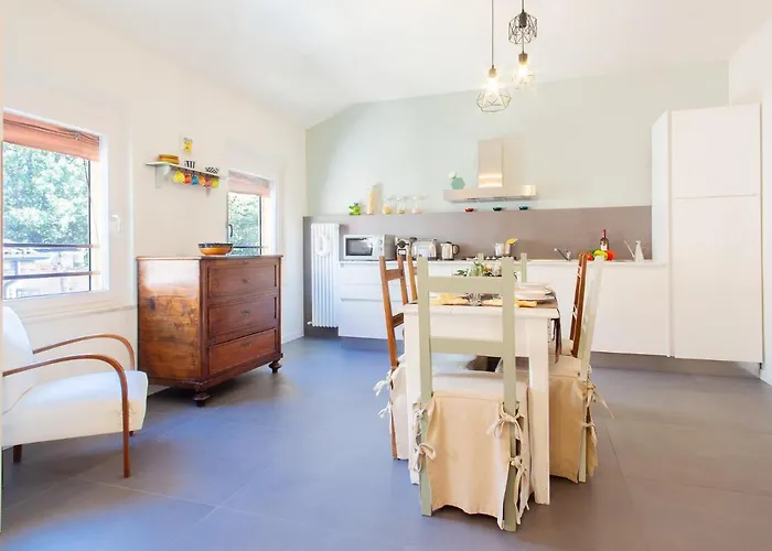 Guesthost - Be My Guest * Ferrara